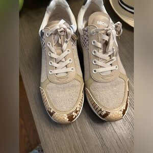 Women Fashion Sneakers